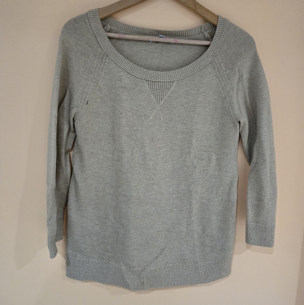 Gap sweater